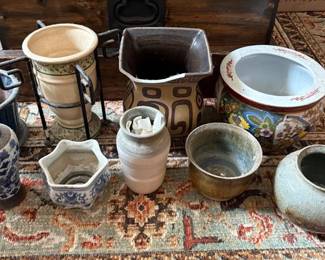 SAT332 - 9 Decorative Vases