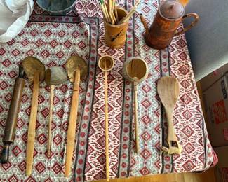 SAT193 - Assorted Wooden Kitchen Goods