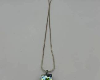 SAT420 - Glass Pendant with Silver Chain
