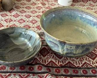 SAT191 - Matching Pair 1982 Fook Thim Signed Art Pottery Bowls