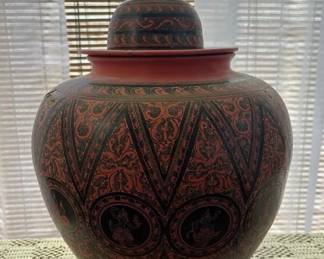 SAT069 - Burmese lacquerware lidded jar