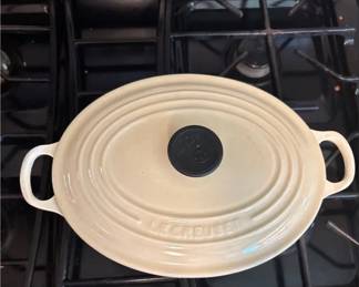 SAT235 - Beige Le Creuset Dutch Oven