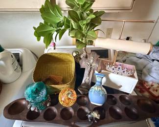 SAT305 - Global Decor & Curiosities Bundle