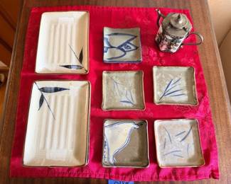 SAT079 - East Asian porcelain dish set + tea