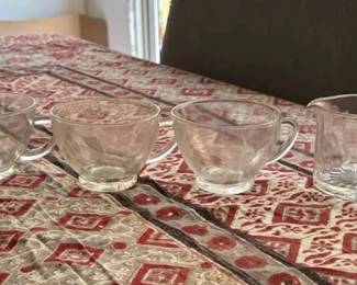 SAT233 - 4 Glass Cups + 2 Crystal Pieces