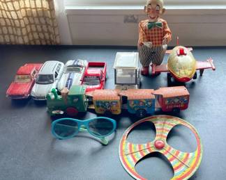 SAT512 - Vintage & Antique Toys