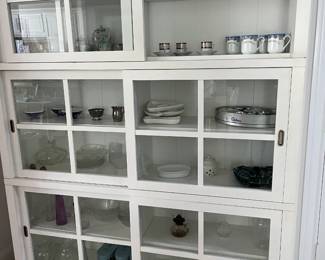 Display case with sliding doors comes apart