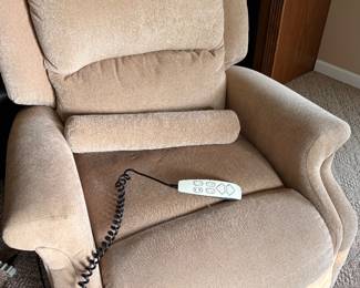 Medical powered lift chair