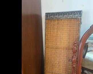2 screens /room dividers