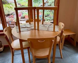 Crate & Barrel Kitchen Table (leaf under table) w/6 Chairs