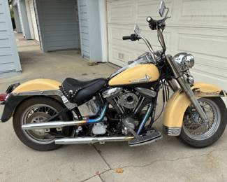 1999 Harley-Davidson Heritage Softail with the iconic cream/beige finish.