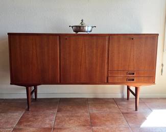 Danish Modern teak sideboard / credenza, attributed to Carlo Jensen for Hundevad & Co.