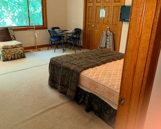 Items Located In The 1st bedroom (MASTER)