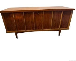 Beautiful Lane Cedar Chest