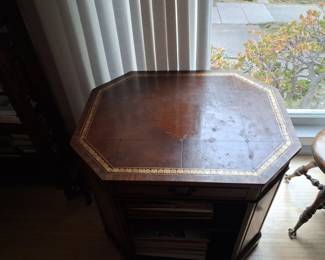 Early 20th Century Georgian Octagonal Leather Inset Library Side Table