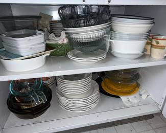 Assorted Vintage Kitchenware Collection (Pyrex, Fire-King, CorningWare)