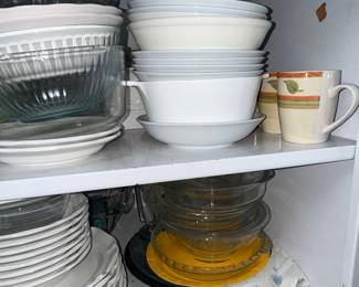 Assorted Vintage Kitchenware Collection (Pyrex, Fire-King, CorningWare)