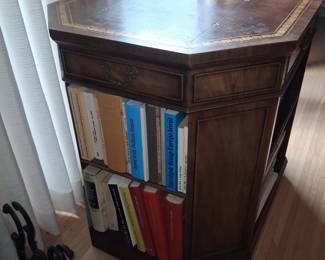 Early 20th Century Georgian Octagonal Leather Inset Library Side Table