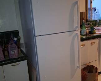 Insignia 18 Cu. Ft. Top-Freezer Refrigerator (Model NS-RTM18WHD2)