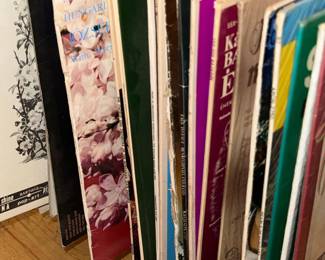 Vintage Gold-Tone Wire LP Record Rack