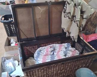 wicker blanket trunk