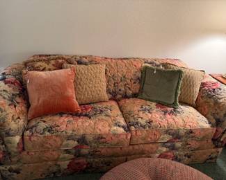 Cute cottage style couch. Like new