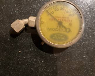 Authentic 1920s US Gauge Co. tire pressure air gauge