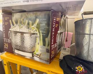 24 quart Beverage bin