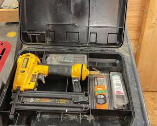 DEWALT D51238 18'gauge Pneumatic Brad Nailer