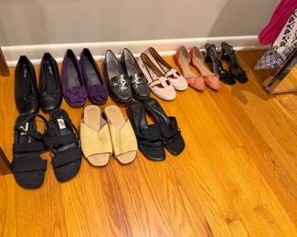 Women's shoes sizes 8-9