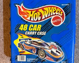 Vintage Hot Wheels case & 35 cars