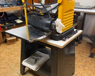 DEWALT DW733 12.5" Portable Benchtop Thickness Planer