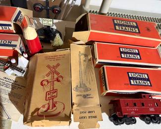 Vintage Postwar Lionel O'gauge trains & accessories