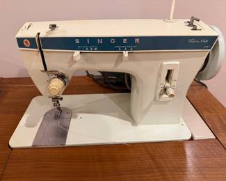 Vintage Singer Fashion Mate Model 257 sewing machine & cabinet