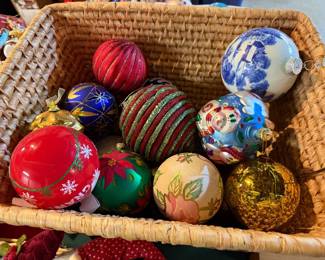Keepsake, Artisan & vintage-style ornaments