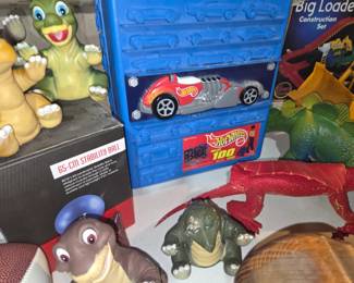 Hot Wheels case w/cars