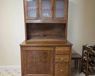 Oak Kitchen Hutch With Stained Glass Doors