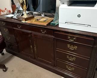 Thomasville Mahogany Collection Chippendale Style Long Dresser with Mirror