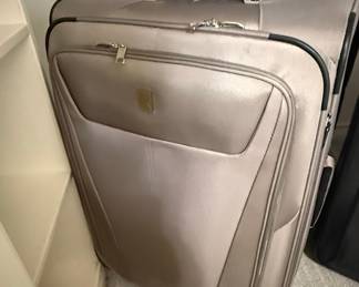 Travelpro Maxlite 5 25-Inch Hardside Spinner Luggage