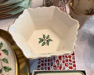 Lenox Holiday Holly Berry Serving Bowl
