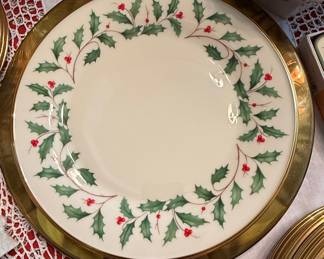 Lenox Holiday Holly Berry Serving Bowl