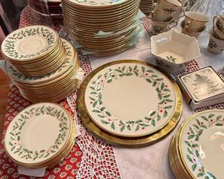 Lenox Holiday Holly Berry Serving Bowl