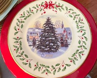 Lenox Holiday Collection Santa Teapot