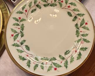 Lenox Holiday Holly Berry Serving Bowl