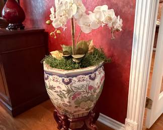 Chinese Export Porcelain Fishbowl Jardiniere with Carved Wooden Stand