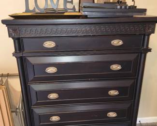 Dresser 