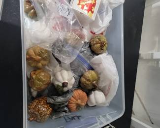 Small pumpkin decorations 