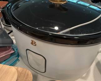 Beautiful by Drew Barrymore Qt Programmable Slow Cooker White Icing