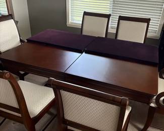 Dining Table And 6 Chairs By Broyhill
