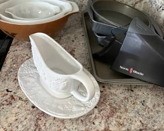 Pyrex Bowls And Baking Pans